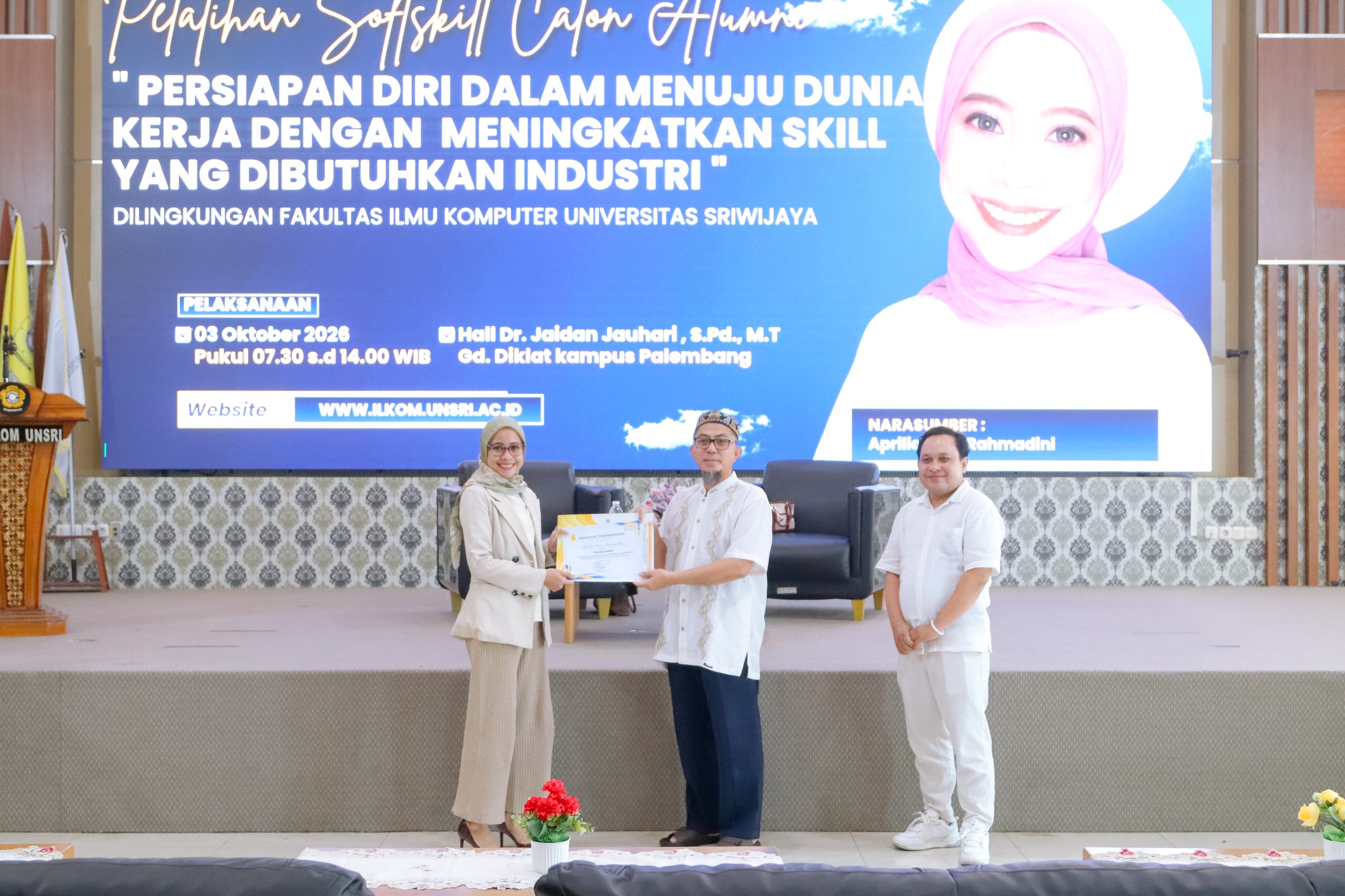 Penyampaian Materi Pelatihan Softskill Calon Alumni
